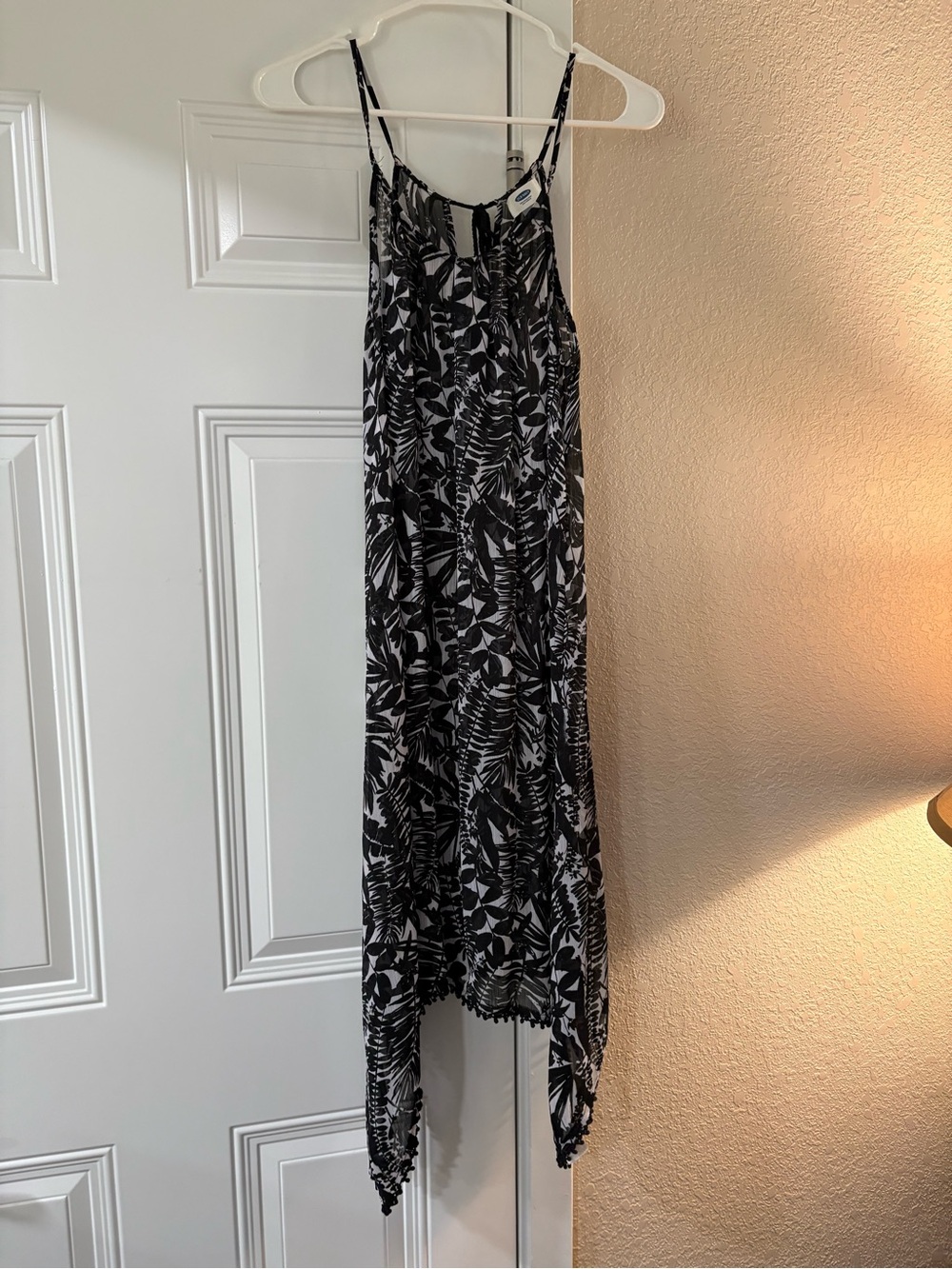 Old Navy Black and White Leaf-Print Spaghetti-Strap Dress